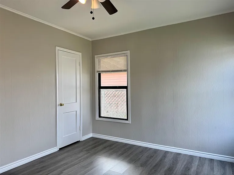 1214 W 5th St — Photo 20