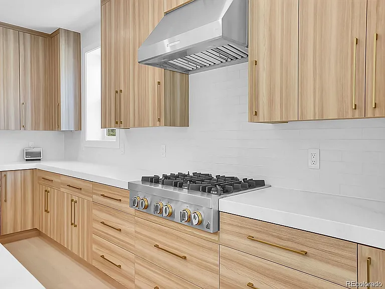 300 S Franklin St — Photo 10
