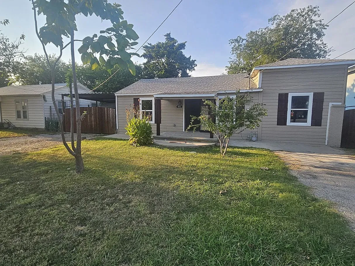 3 bed, 1350 sqft, $1,900 — Photo 1