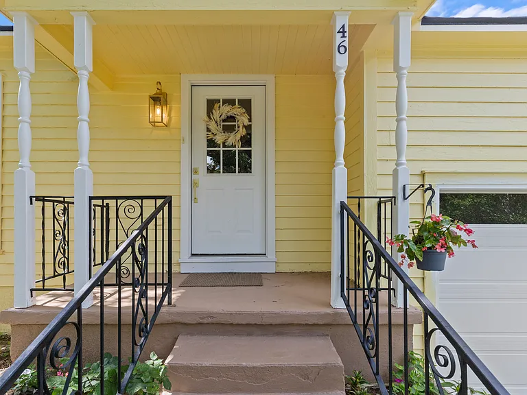 46 Vaughn Dr — Photo 4