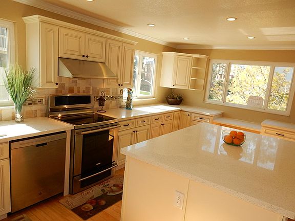 3rd image of 3860 La Jolla Village Dr