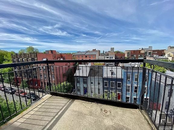5th image of 257 15th St APT 403