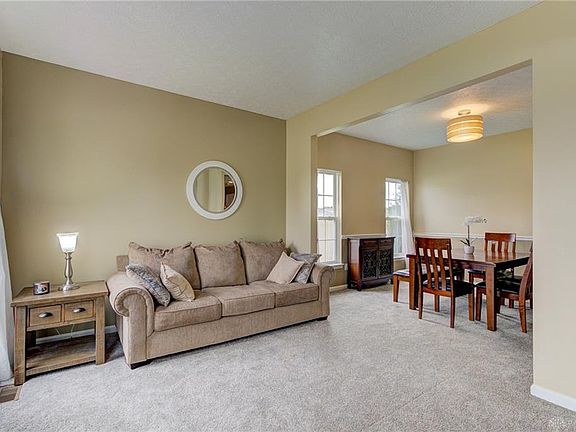 5th image of 2417 Queensway Dr