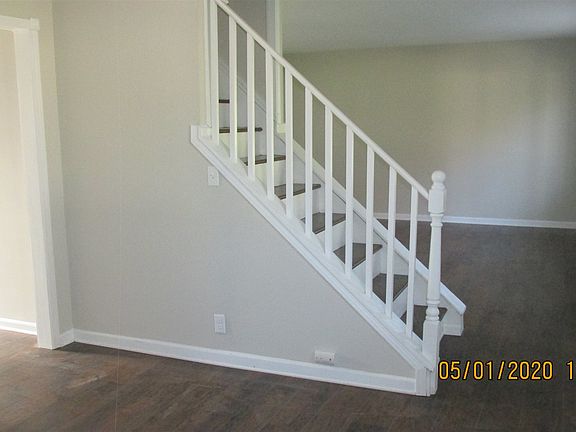 4th image of 2205 N Carriage Ln