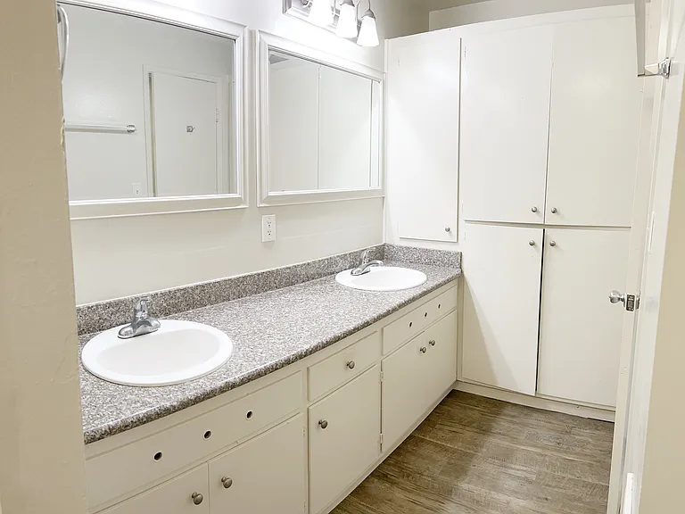 Otis Terrace Apartments — Photo 18