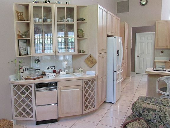 5th image of 2110 Oyster Bay Dr