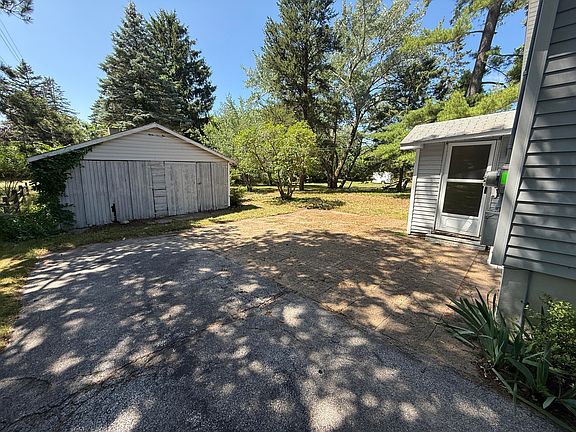 2nd image of 905 N Gaylord Ave