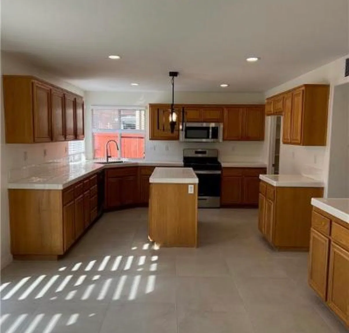 4 bed, 2146 sqft, $3,850 — Photo 4