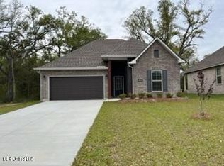 18119 Lakeshore Dr, Gulfport, MS 39503