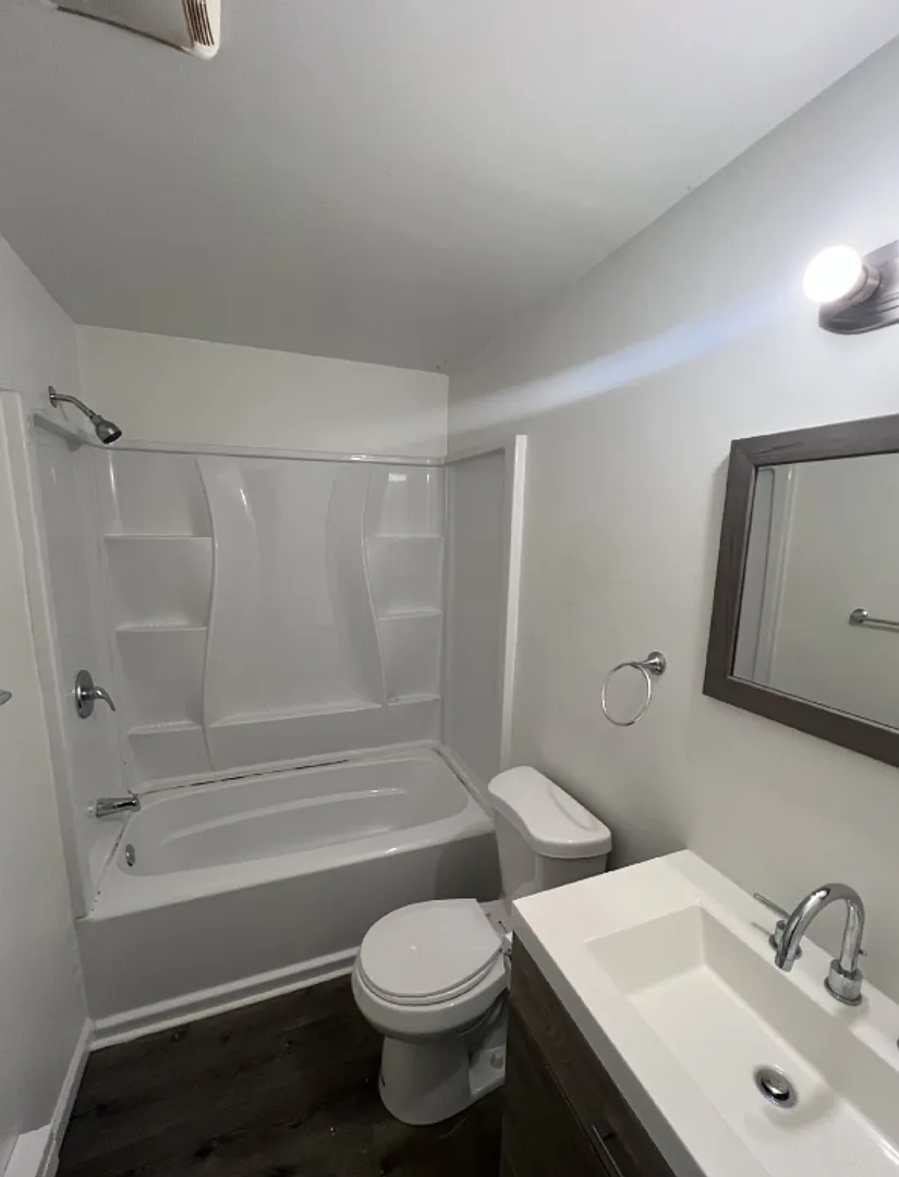 1102 East 4th Street — Photo 4