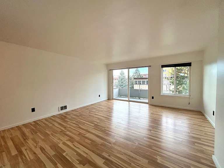 Escolier Apartments — Photo 8