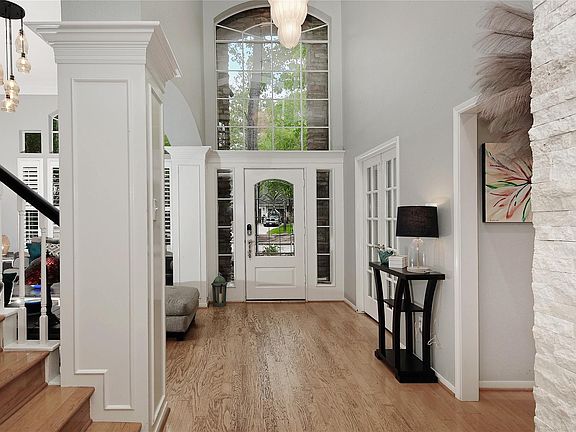 5th image of 22 Classic Oaks Pl