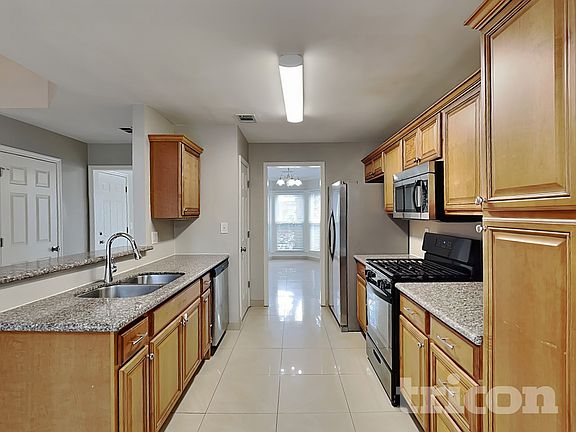 5th image of 2098 Clearvista Dr NW