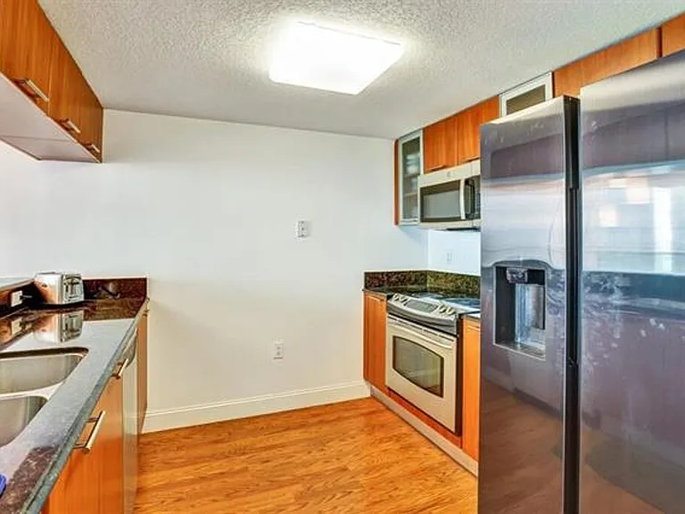 1800 N Bayshore Dr #1610 — Photo 5