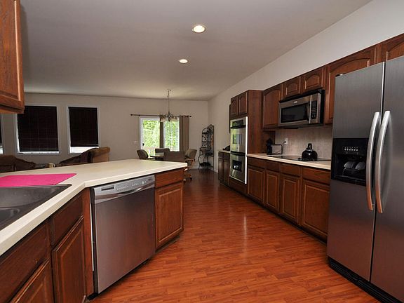 4th image of 624 W Oak Ln