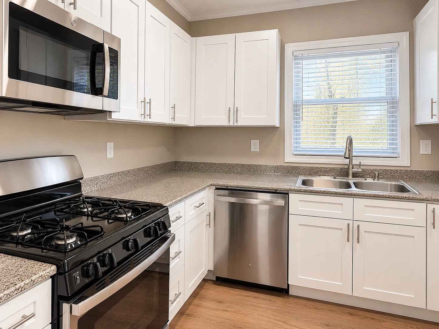 4 bed, 1267 sqft, $6,000 — Photo 3