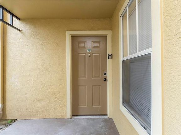 3rd image of 2206 Antigua Pl APT 1017