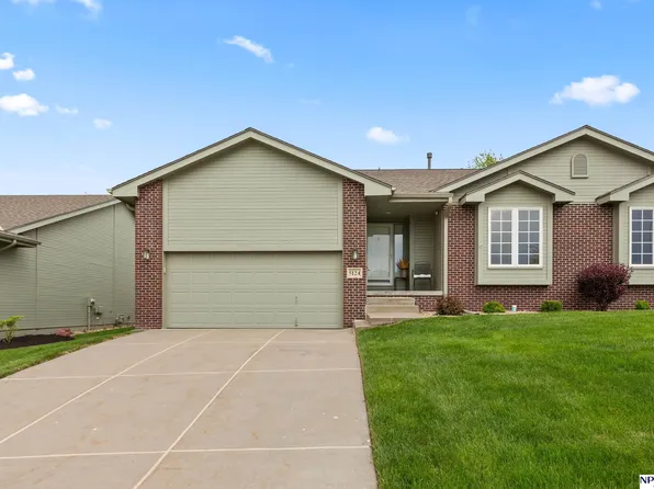 5124 Lakecrest Dr, Papillion, NE 68133