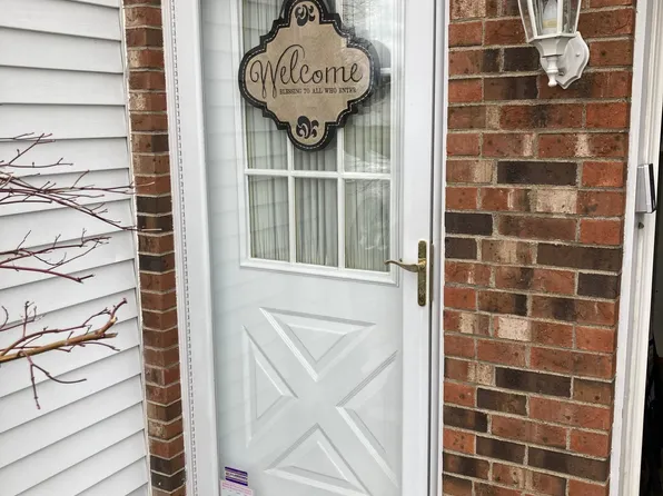 347 Redrome Cir W, Bridgeville, PA 15017