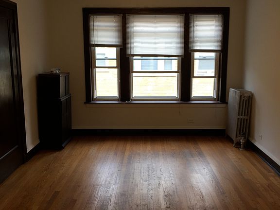 2nd image of 2565 W Montrose Ave APT 3B