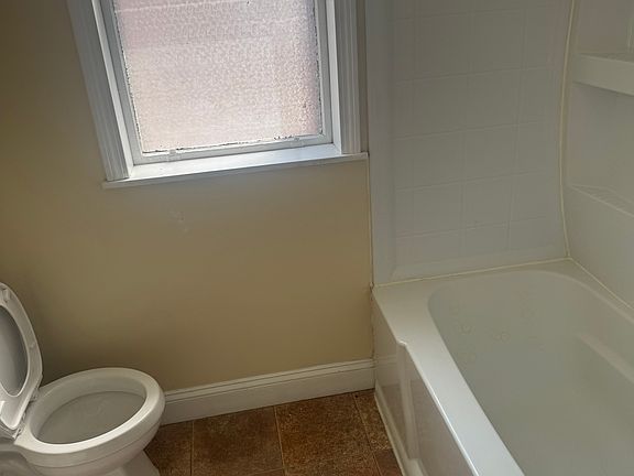 5th image of 804 Farmington Ave #10N-3S