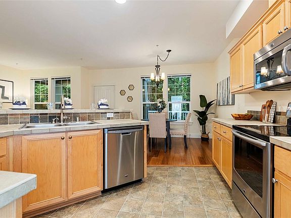 4th image of 10630 221st Ln NE #102