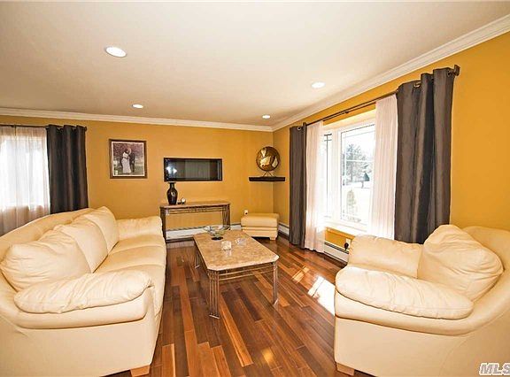 4th image of 87 Woodview Ln