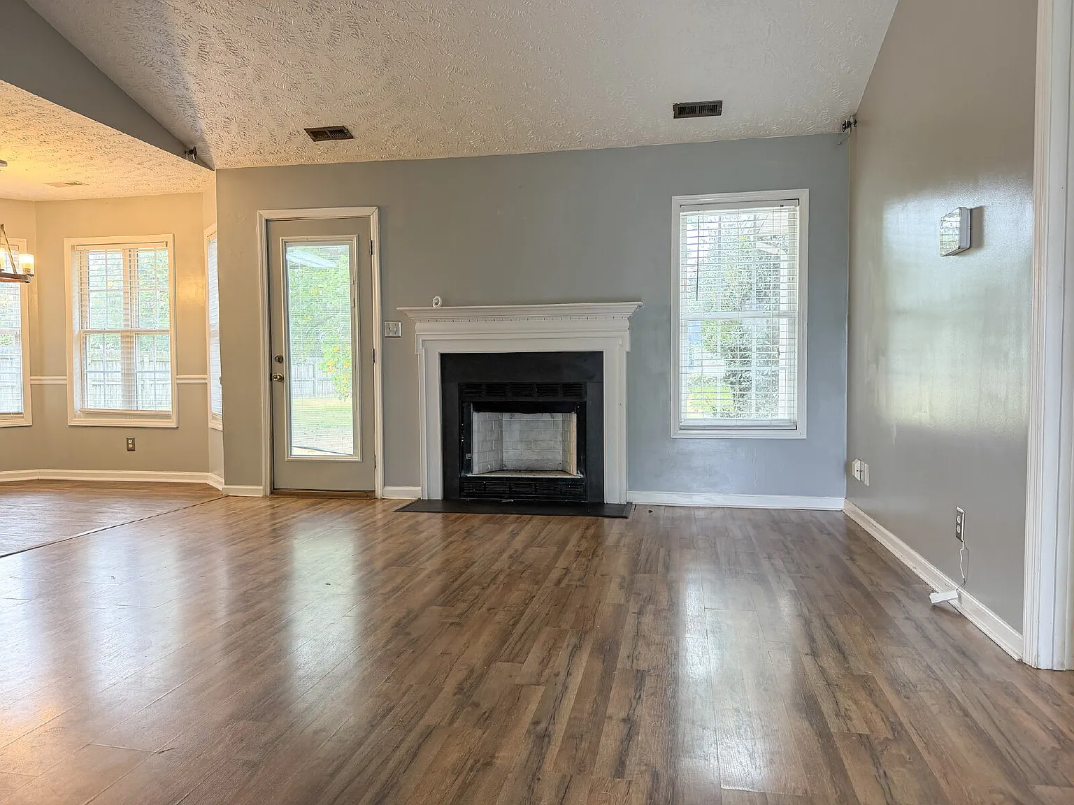 3 bed, 2.0 bath, 1200 sqft, $1,650 — Photo 4