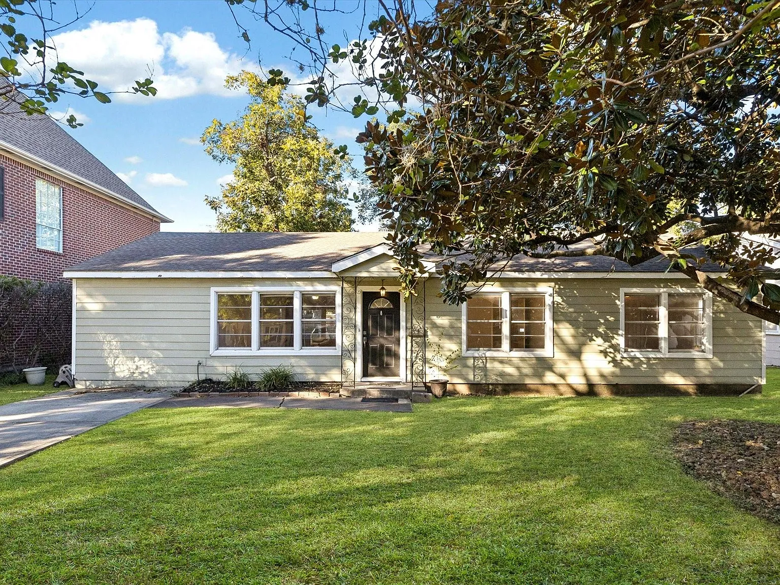 3 bed, 1.0 bath, 1706 sqft, $2,450 — Photo 1