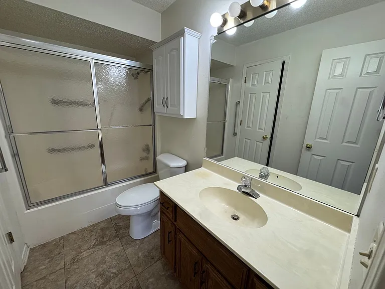 312 S 11th Pl — Photo 10