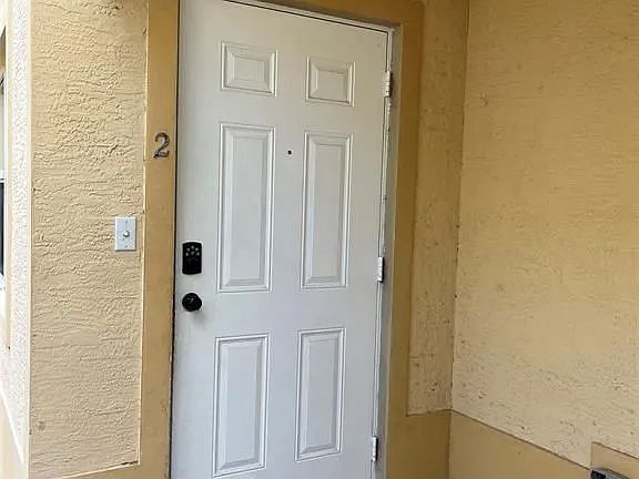 2nd image of 420 SE 18th Ct Unit 2