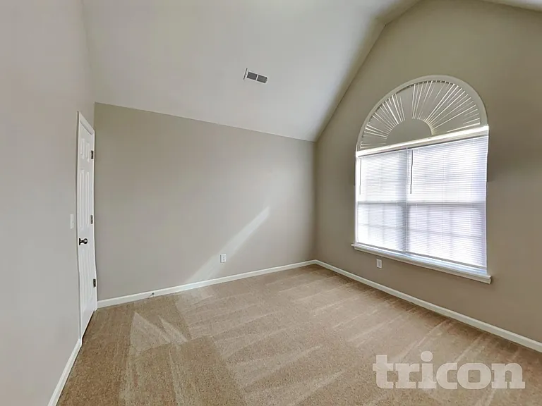 713 Southridge Dr — Photo 12
