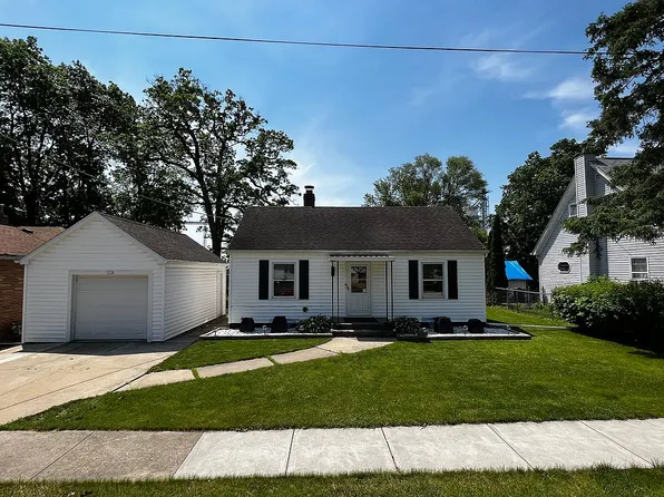 115 Ray St, Poplar Grove, IL 61065