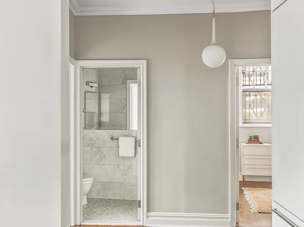 5 Riverside Drive image 8 of 10