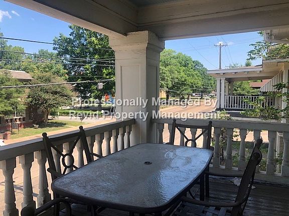 4th image of 32 N McLean Blvd APT 3