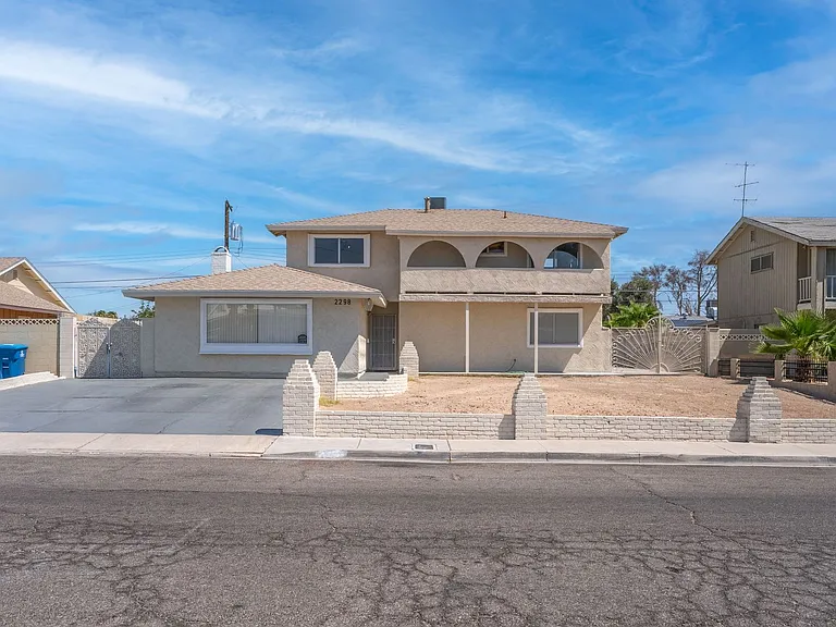 2298 Golden Arrow Dr — Photo 2