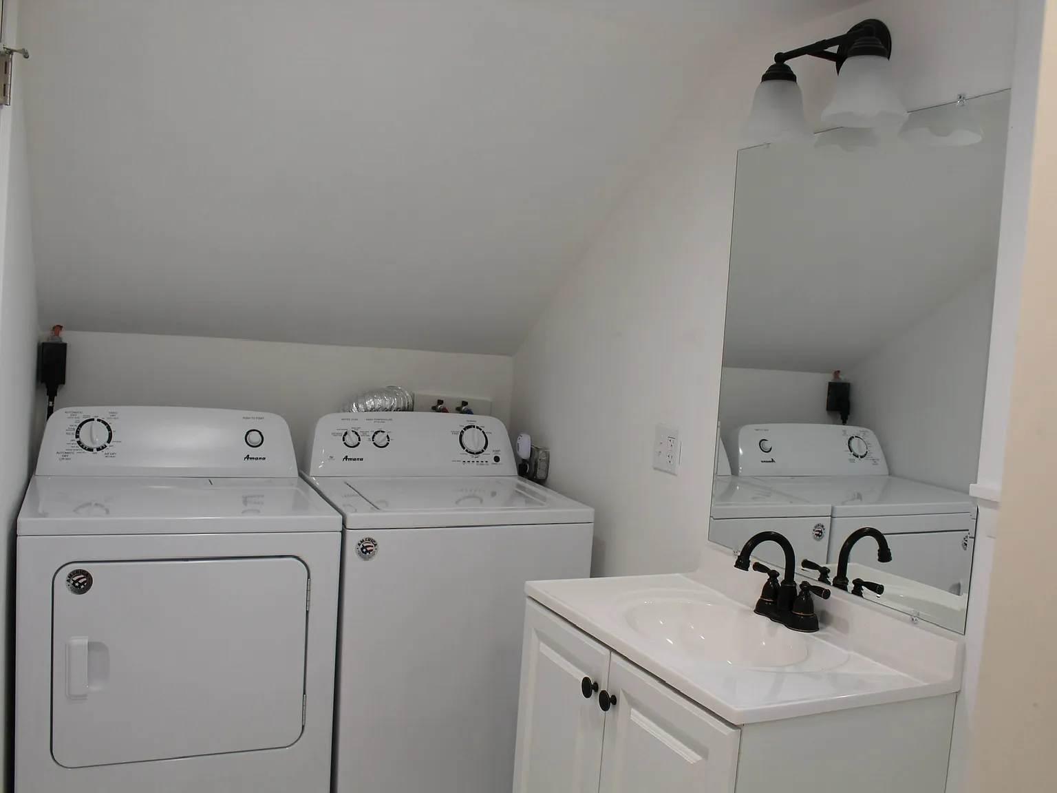 2 bed, 800 sqft, $1,600 — Photo 2