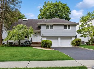 802 Winthrop Rd, Teaneck, NJ 07666