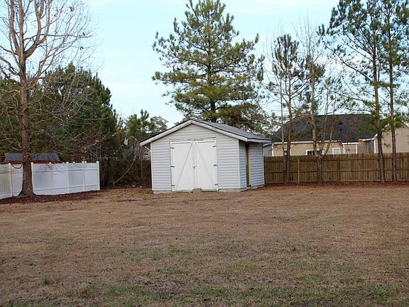 Backyard w/Shed