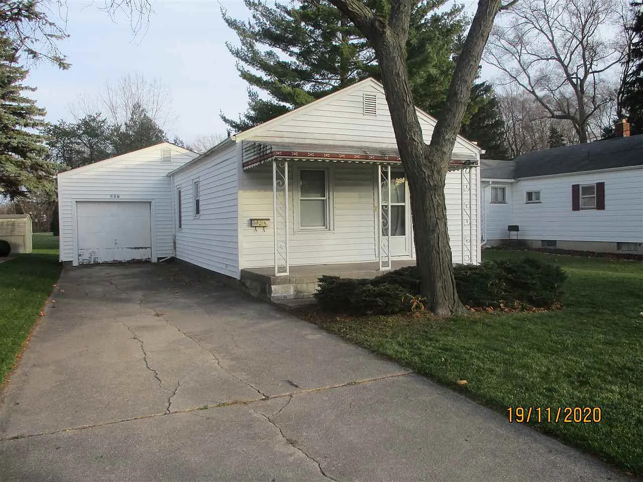 307 Plummer St photo 1