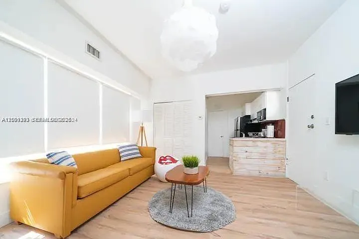 227 1st St #7 — Photo 3