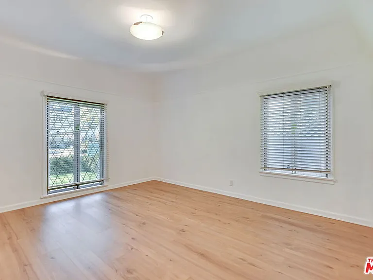 344 S Swall Dr — Photo 12