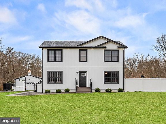 2nd image of 1528 New Brooklyn Rd