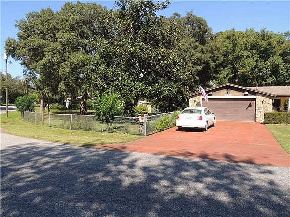 2nd image of 11945 Lakewood Dr