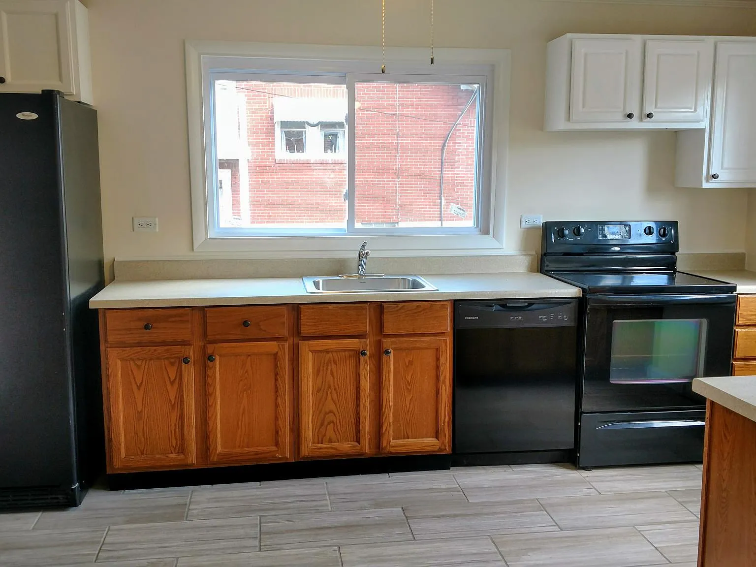 3 bed, 1324 sqft, $1,325 — Photo 2