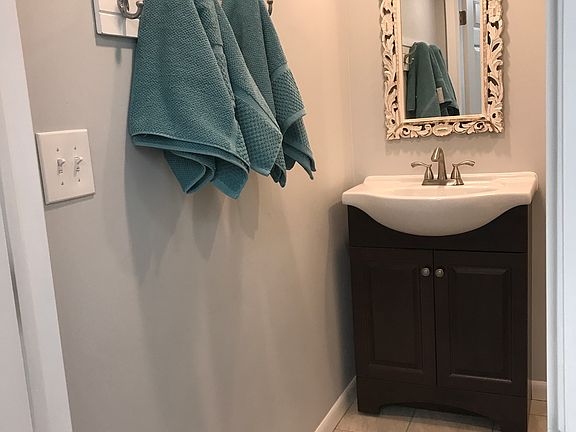 Lower level full bath