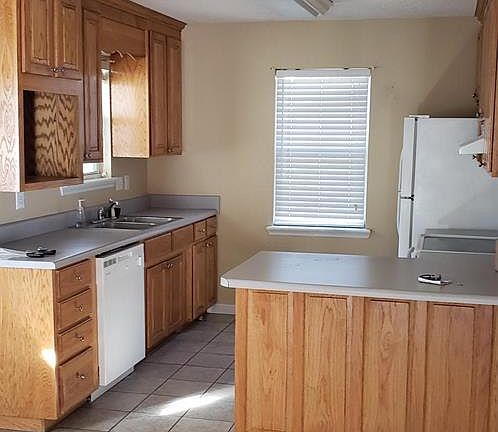 3rd image of 301 Sherwood Dr