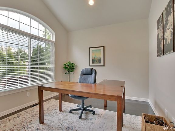 Office space right off the entryway. 