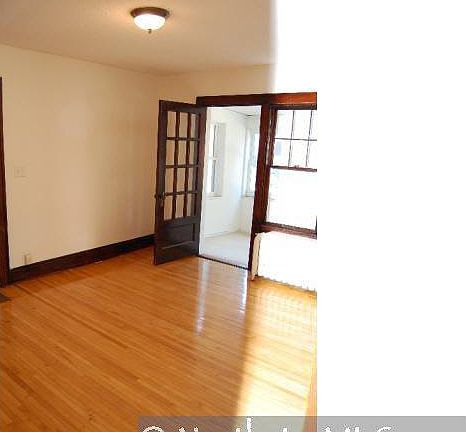 5th image of 177 Winifred Street W