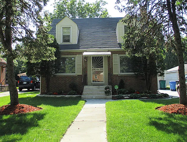736 Morris Ave photo 1